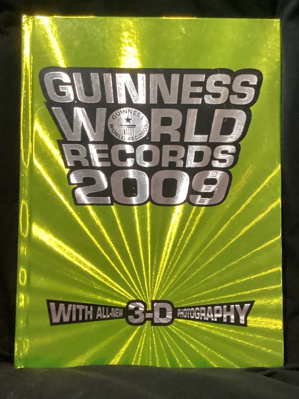 Guinness World Records 2009 Hardcover Book with 3D Photography